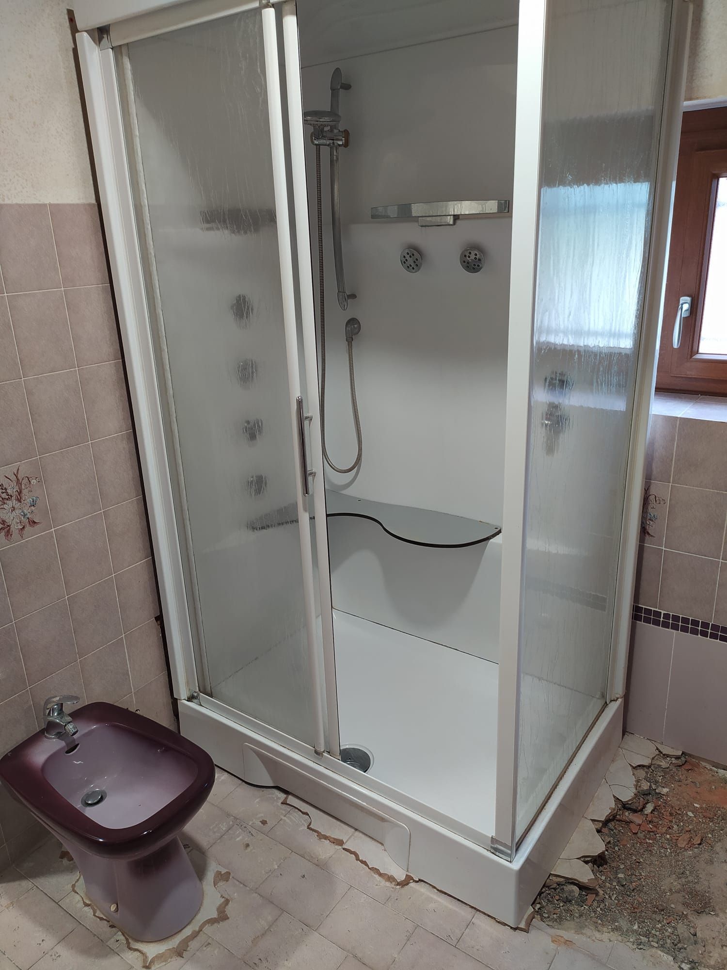 Salle de bains violettes