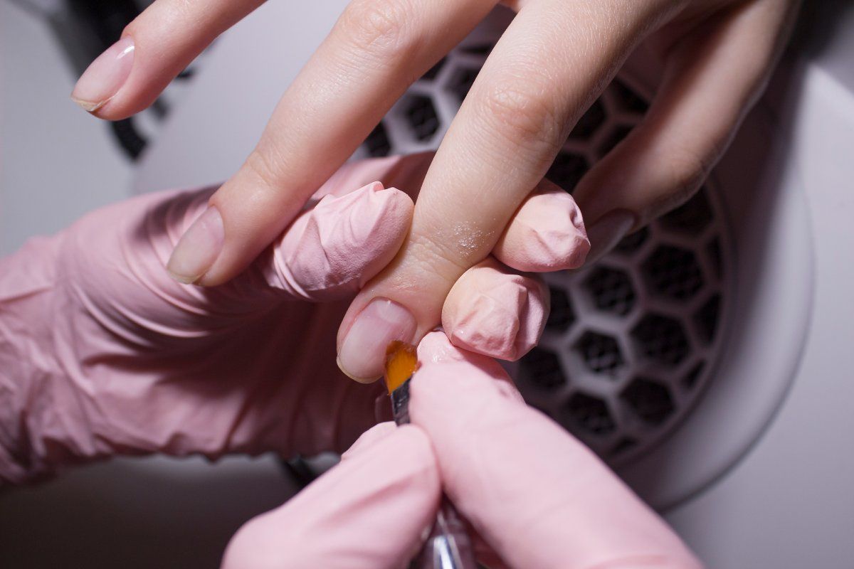reparación uña con gel
