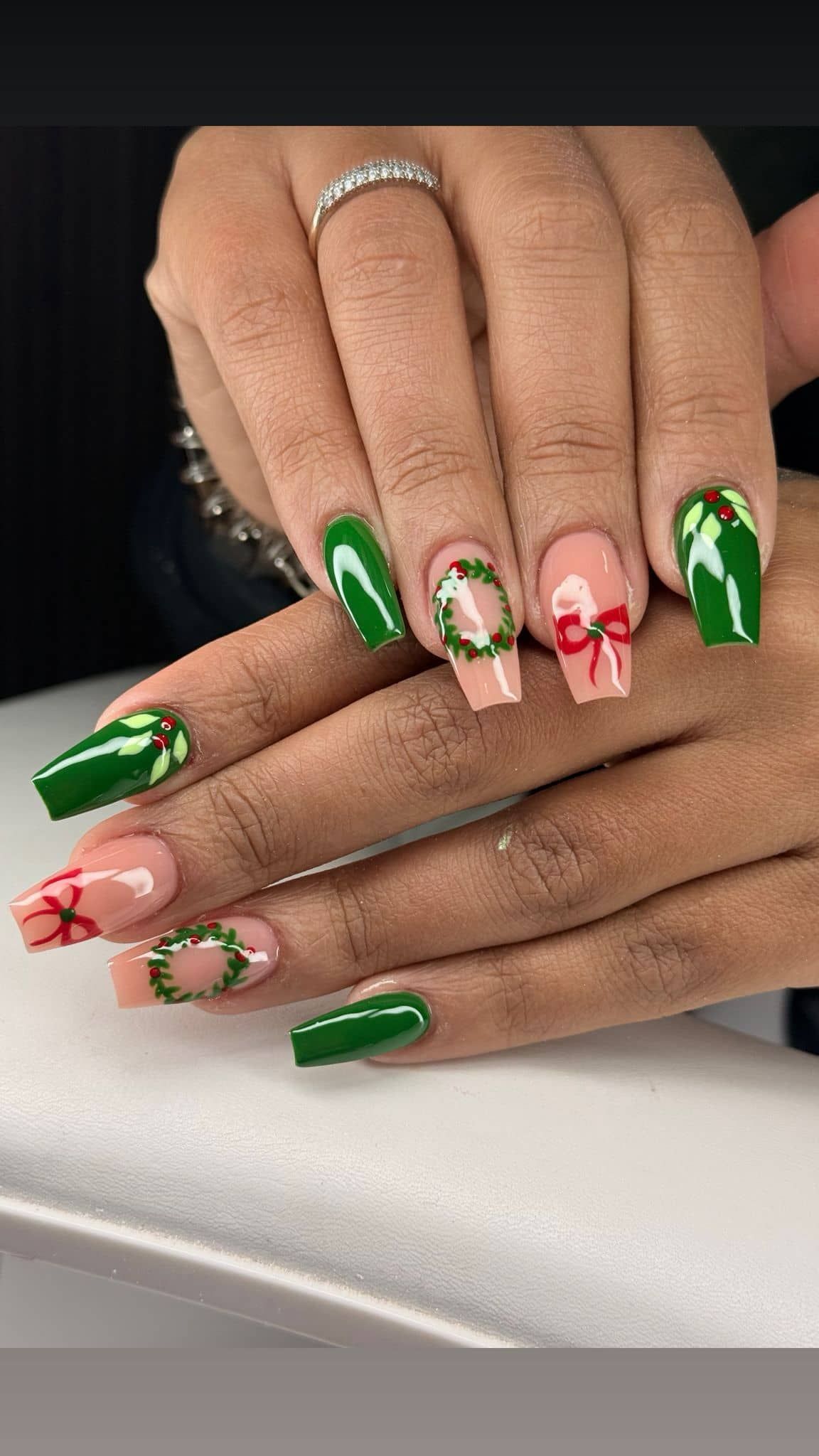 Diseño de uñas navideño