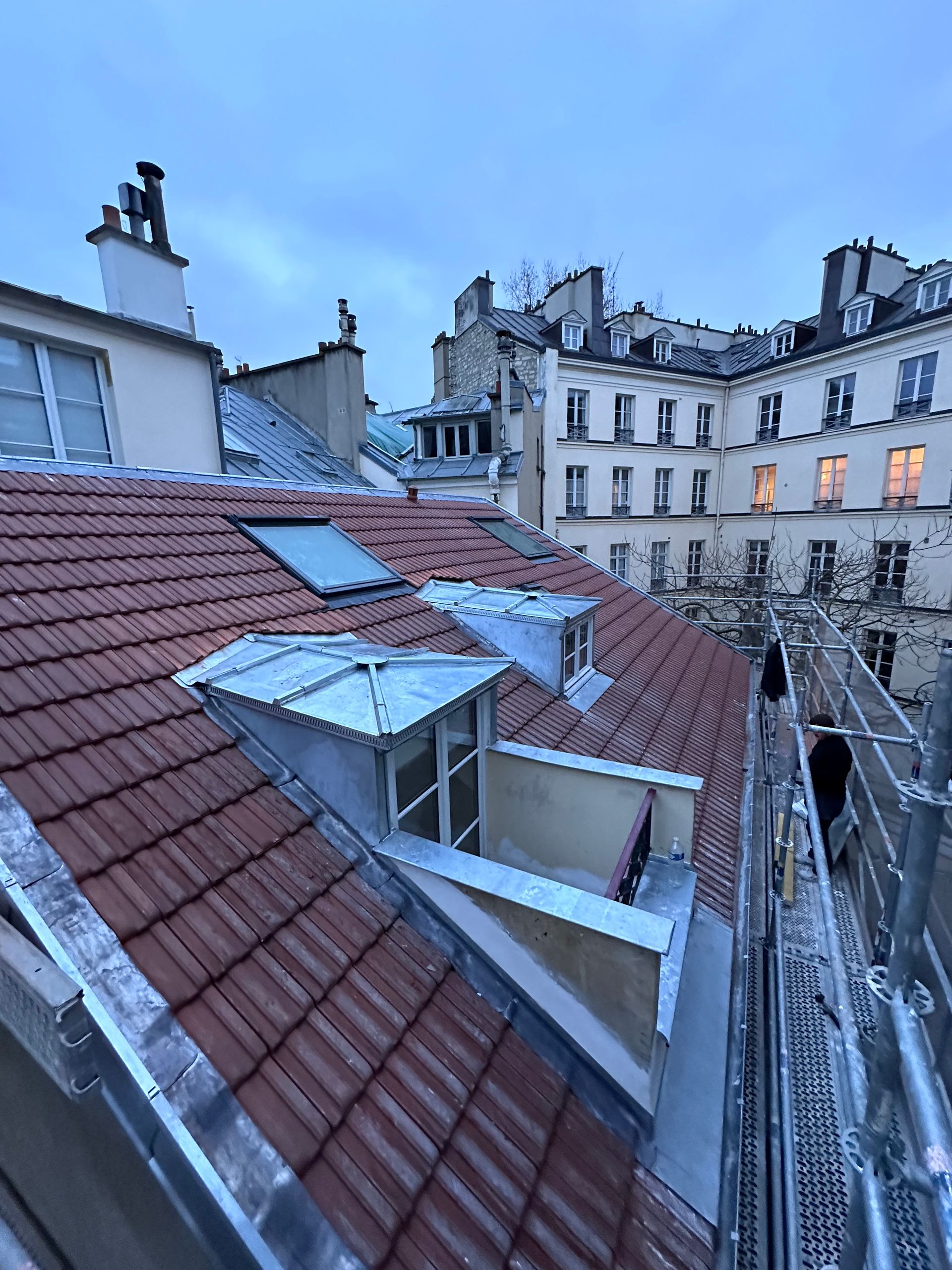 Vue depuis les toits des immeubles.
