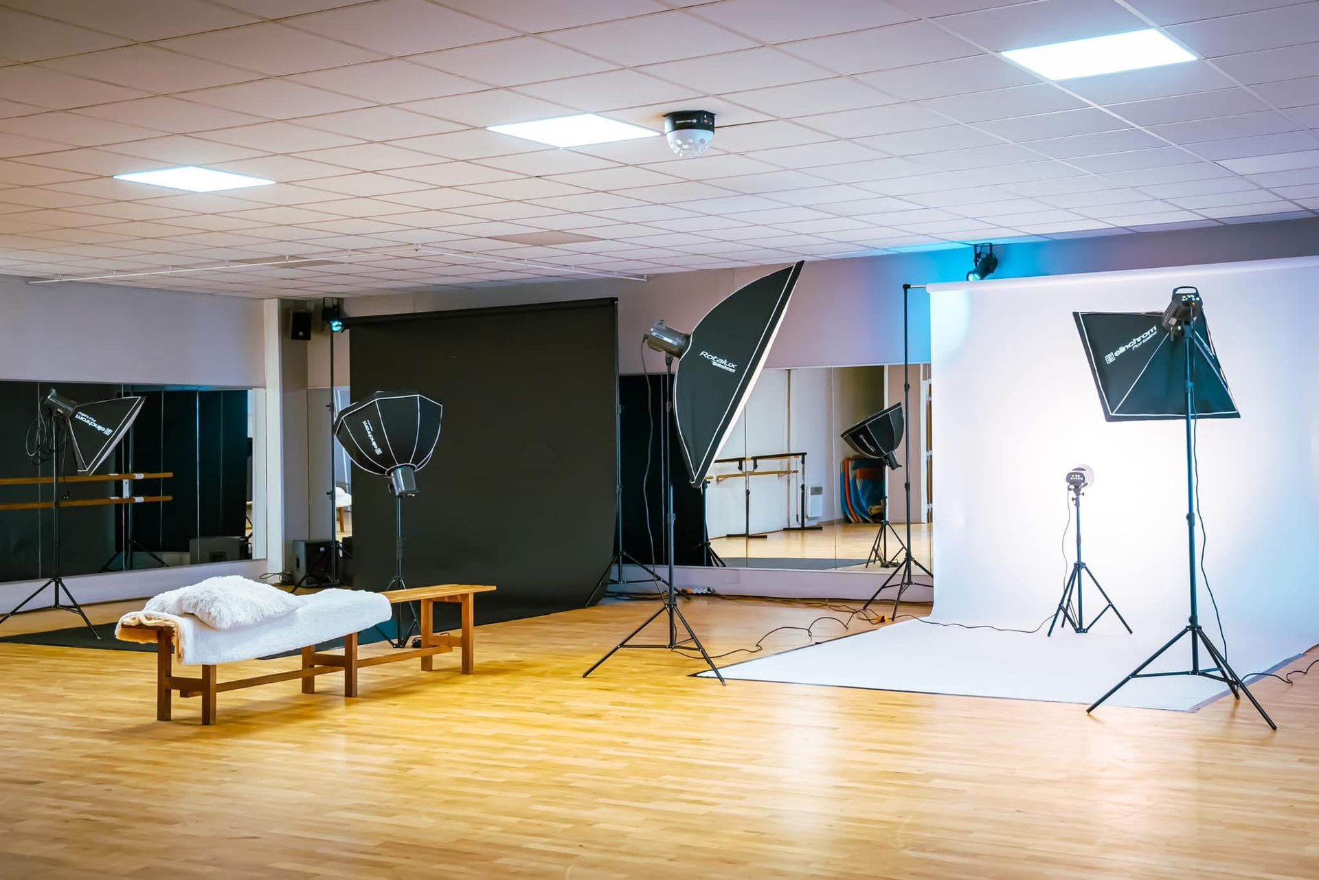 Studio photo avec matériel d'éclairage