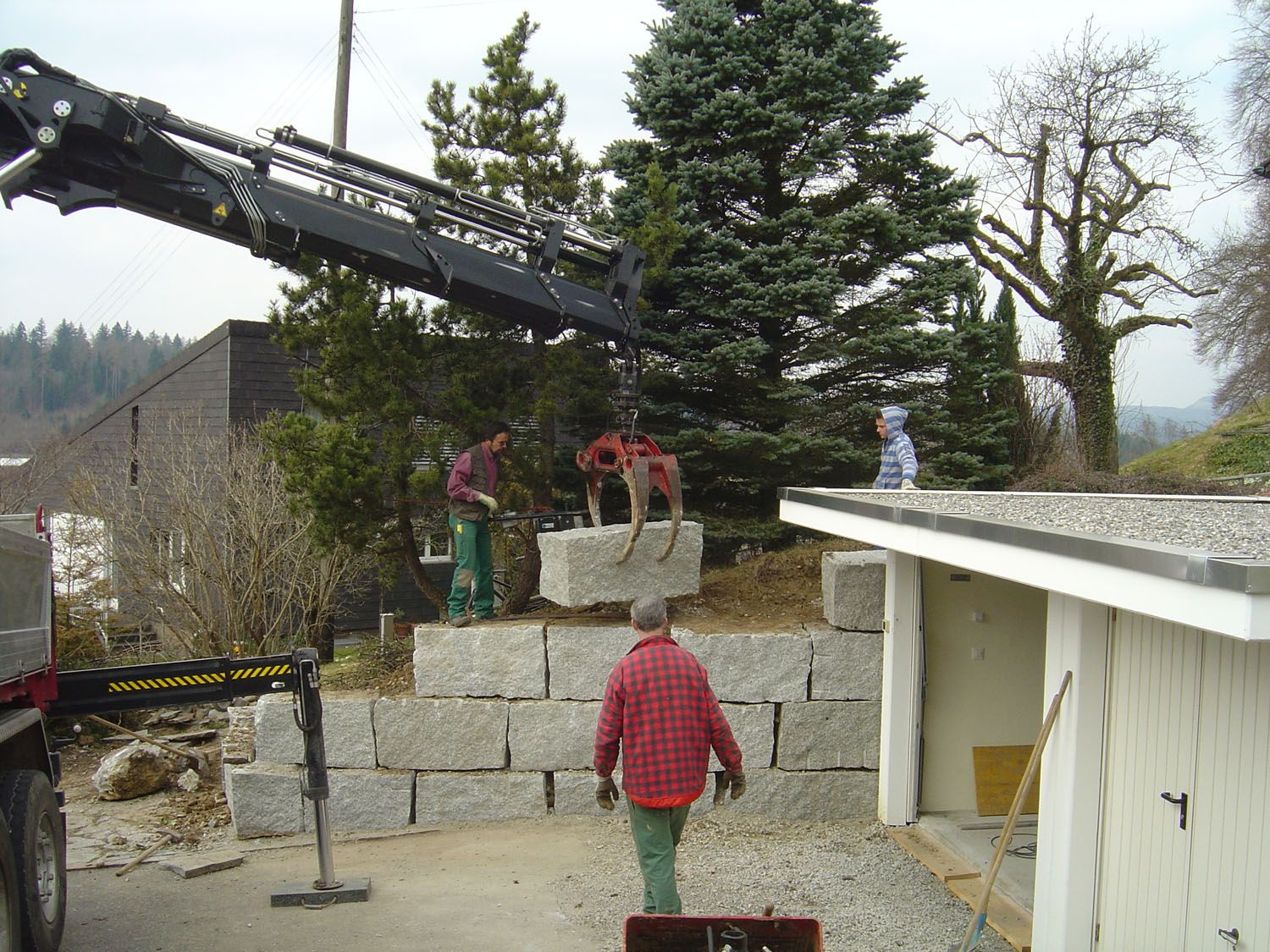 Steinmauer im Garten - Wüthrich Gartenbau in Hausen