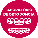 Un círculo rojo con brackets y las palabras laboratorio de ortodoncia en él.