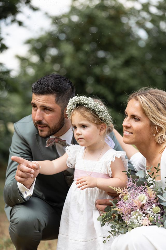 Couronne en fleurs séchées, bouquet et boutonnière en couleurs vives