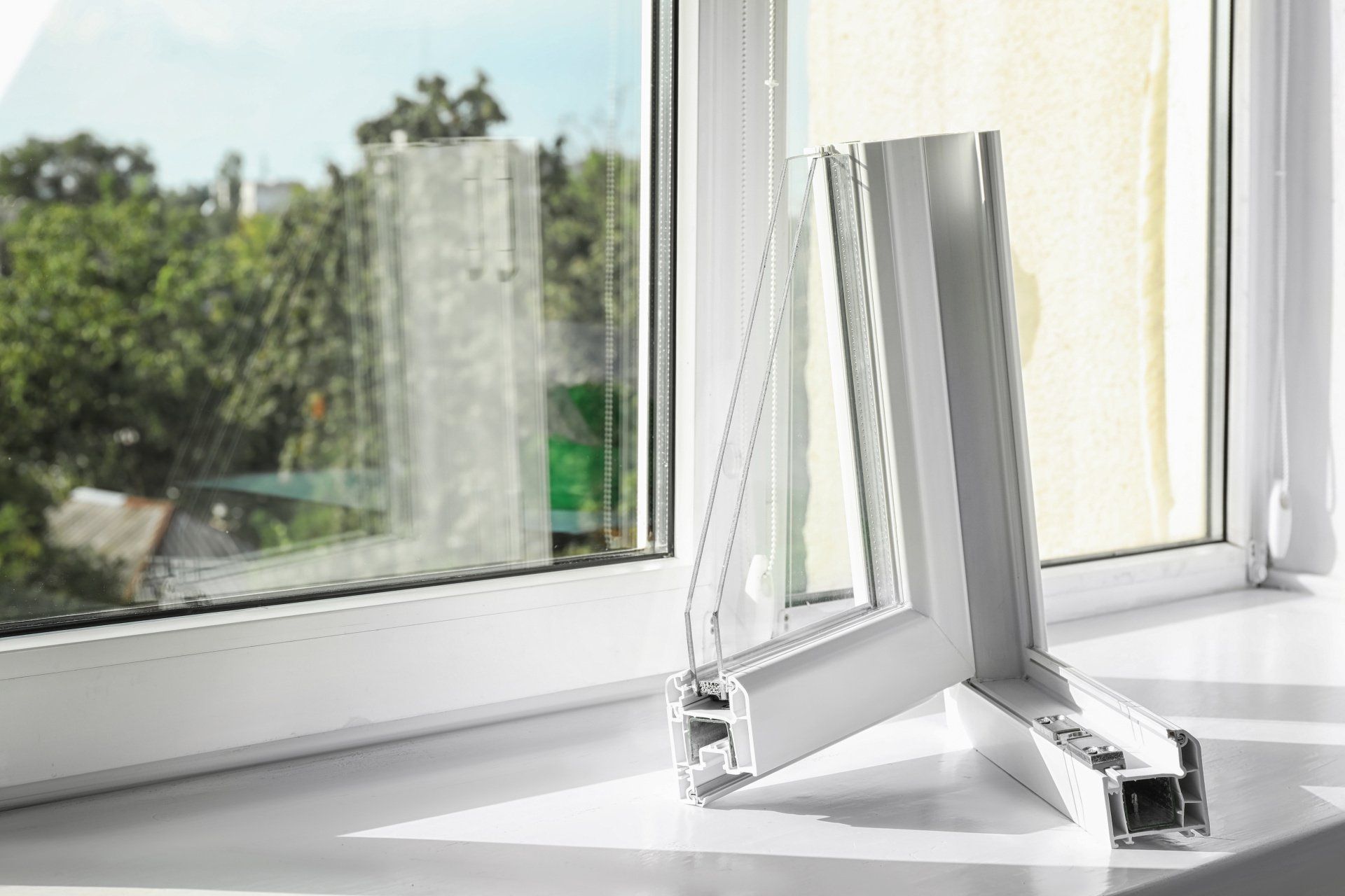 Fenêtre en aluminium avec coupes de structure