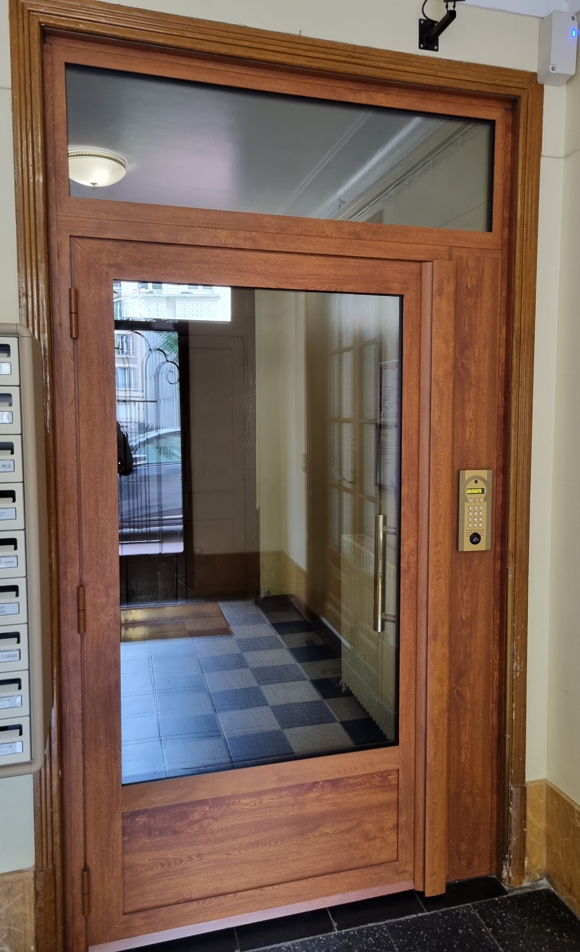 Porte d'entrée de bâtiment PY55  en bois