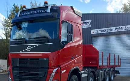 Un camion rouge.