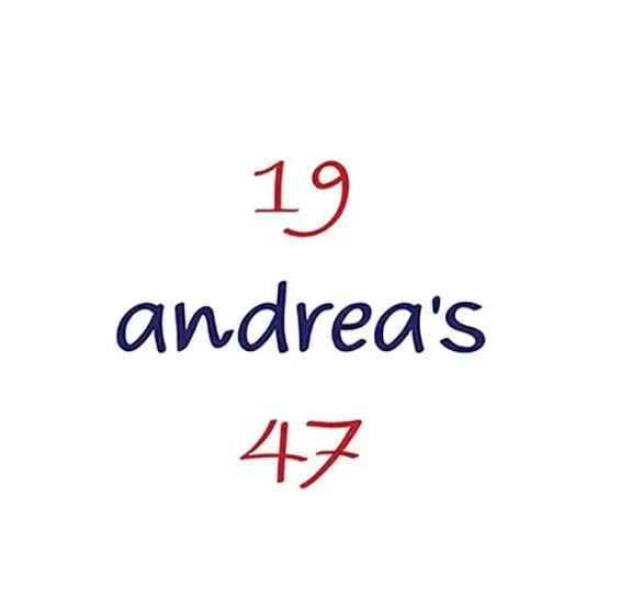 19 in Rot über „andrea's“ in Blau und 47 in Rot darunter.