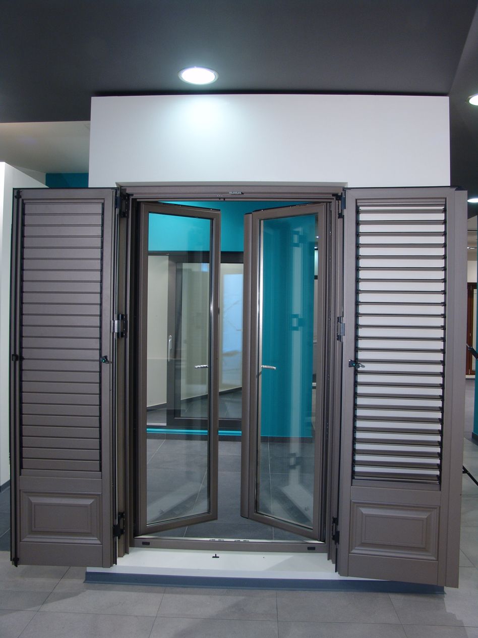 ΑΝΟΙΓΟΜΕΝΑ ΕΞΩΦΥΛΑ