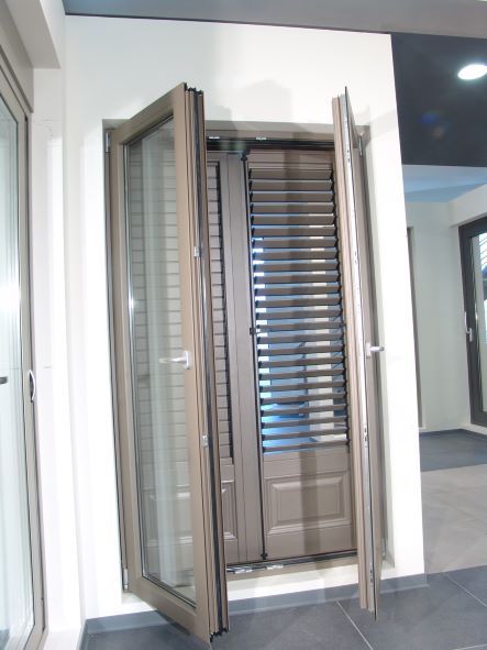 ΕΞΩΦΥΛΑ ΜΕ ΠΕΡΣΙΔΑ