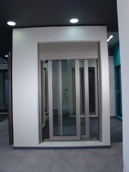 ΣΥΡΟΜΕΝΟ ΕΠΑΛΛΗΛΟ ΜΕ ΡΟΛΟ