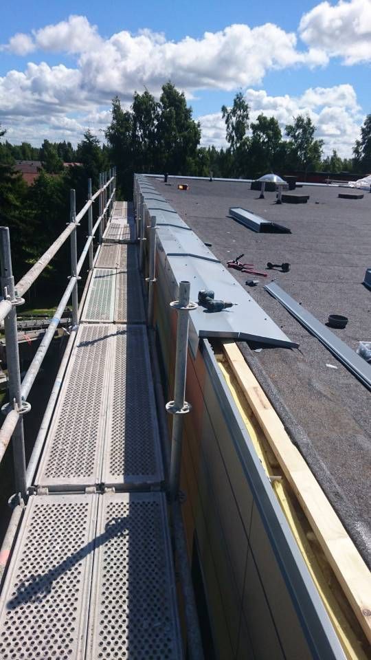 Kattoremontti meneillään.