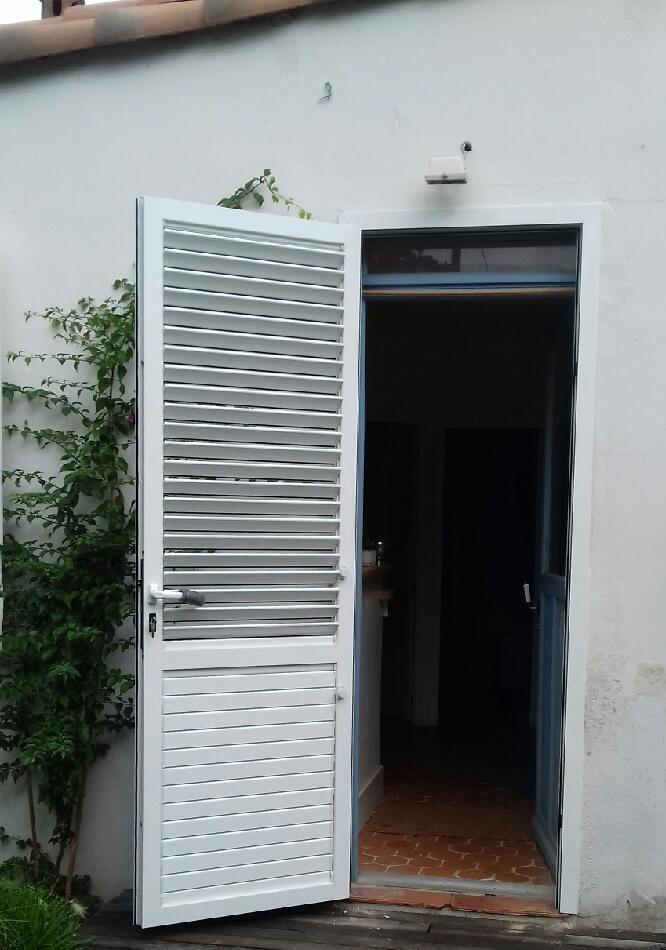 Pose de volets battants par nos menuisiers