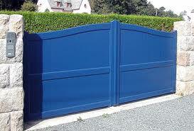 Portail motorisé bleu