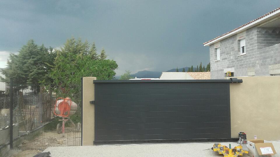 Portail coulissant en aluminium