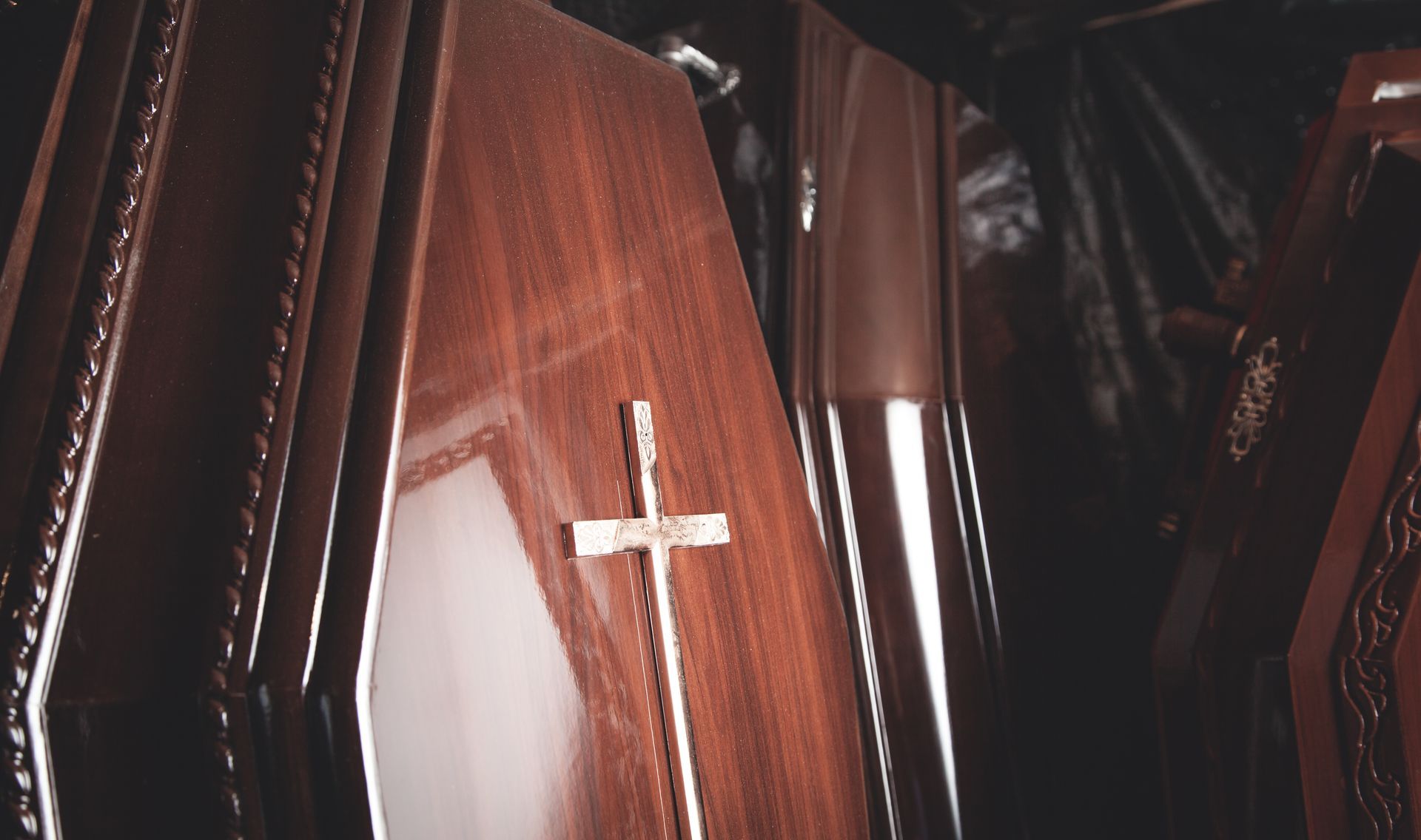 Cercueil avec croix