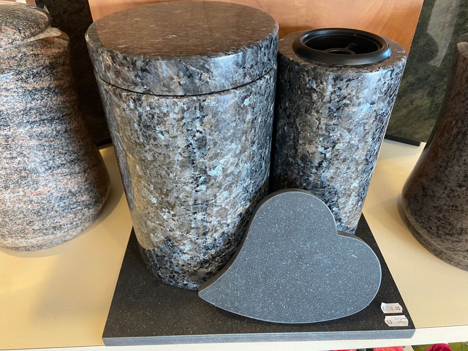 Urne-vase de type labrador bleu