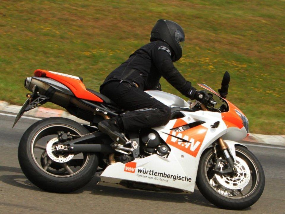Tanja Birgden auf ihrem Motorrad