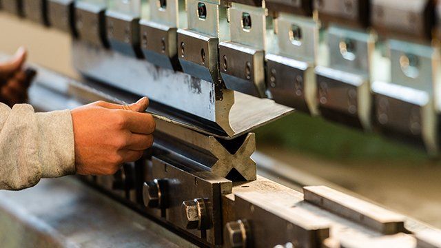 Usinage d'une pièce en acier par machinerie