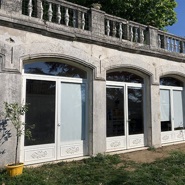 Portes blanches avec verrière