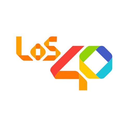 Un logotipo colorido para los 40 sobre un fondo blanco.