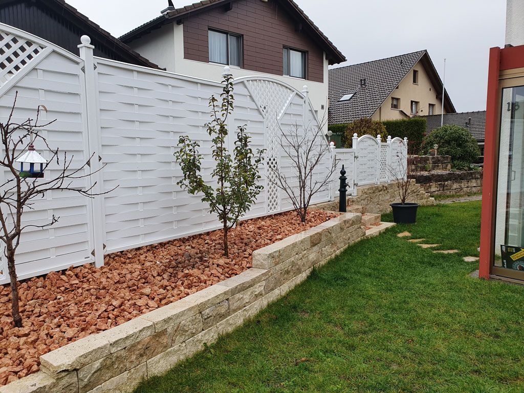 Steingarten mit rosa Steinen - Hadorn Gartenbau