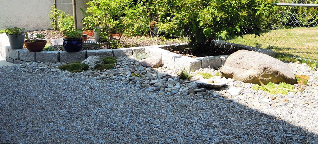 Steingarten mit Rundkies