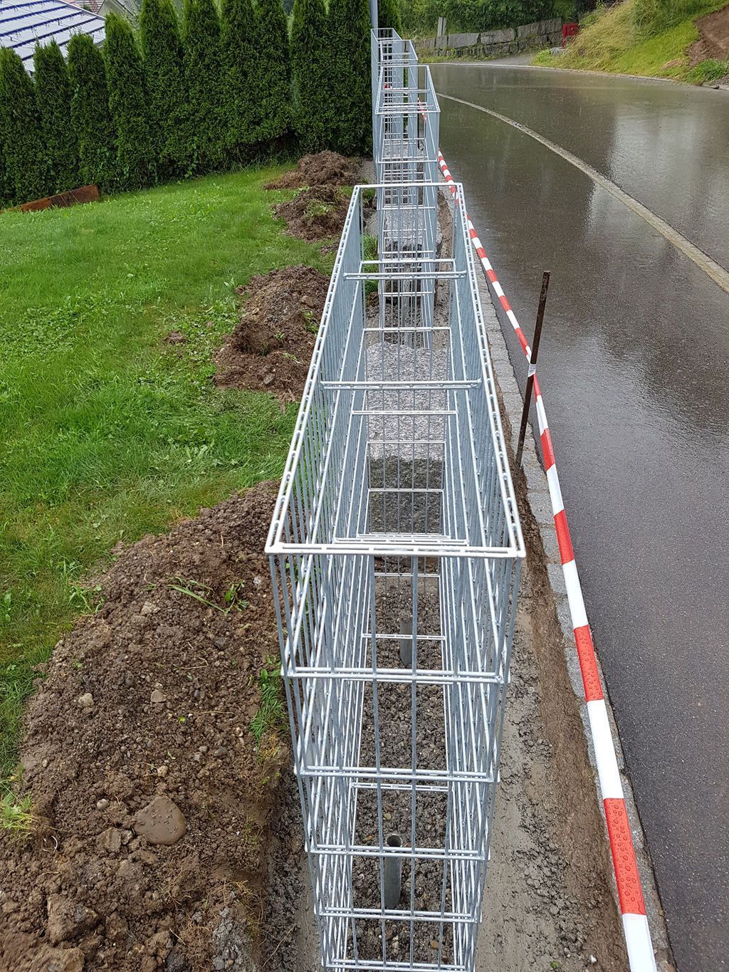 Steinkörbe versetzt