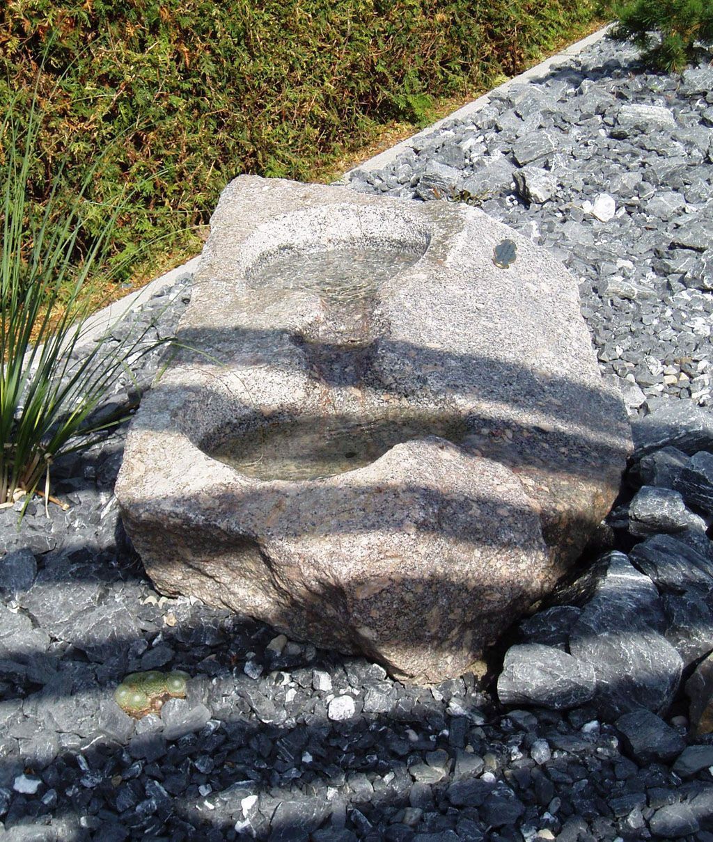Wasserspiel im Steingarten - [company_name