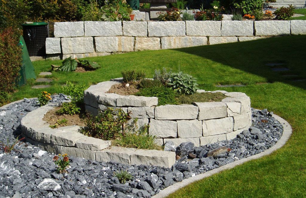 Gewürzschnecke mit Sandstein handbearbeitet - Hadorn Gartenbau