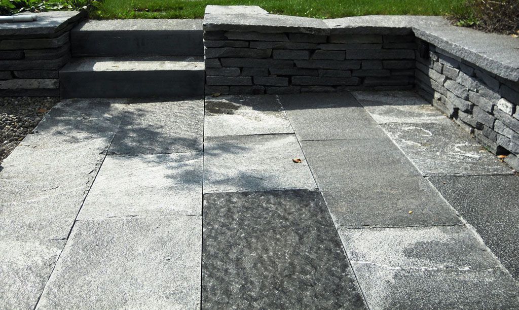 Maggia Natursteinplatten gesägt und Gespalten - Hadorn Gartenbau