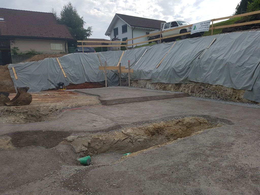 Böschungssicherung und Magerbetoneinbau - Hadorn Gartenbau