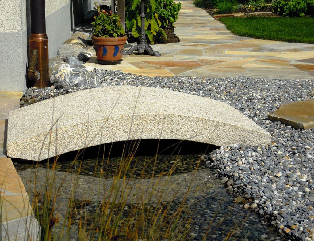 Brücke über Bachlauf - Hadorn Gartenbau