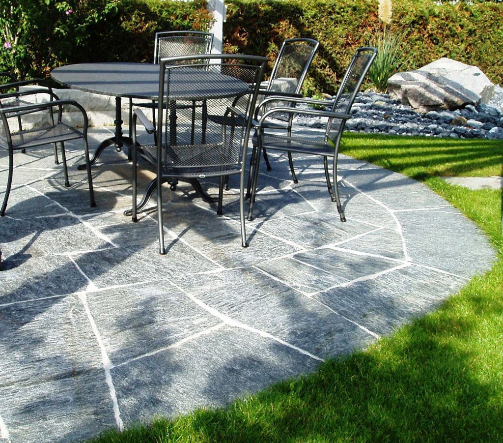 Maggia Vormwildplatten ausgegossen - Hadorn Gartenbau