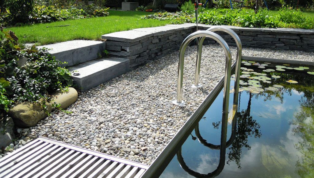 Chromstahl Teich mit Chromstahlleiter - Hadorn Gartenbau