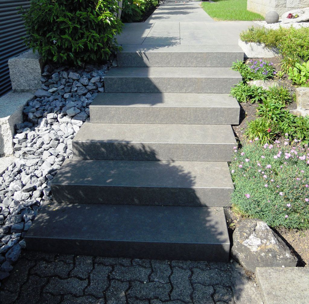 Natursteintisch - Hadorn Gartenbau