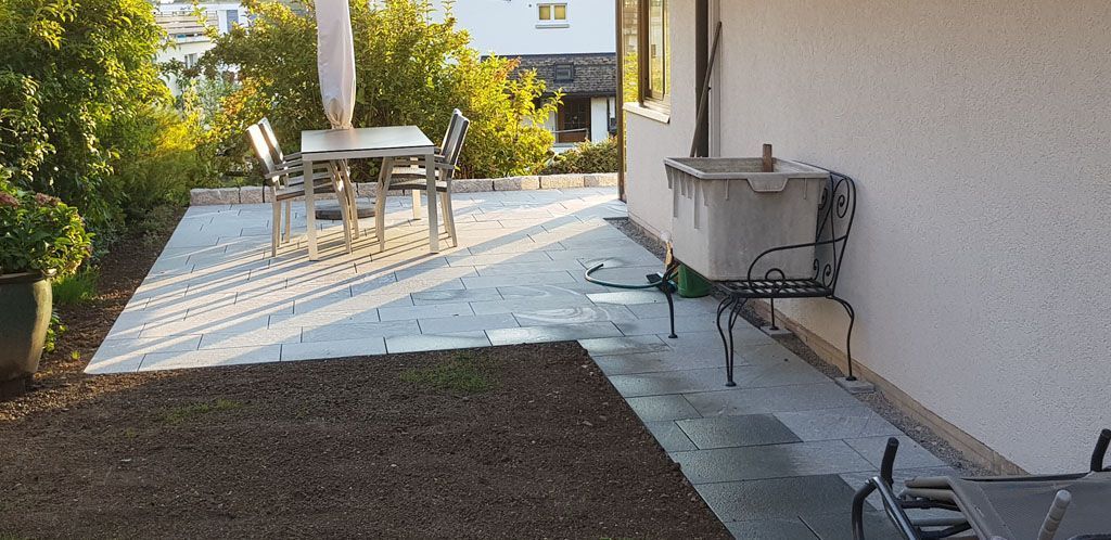 Natursteinsitzplatz - Hadorn Gartenbau