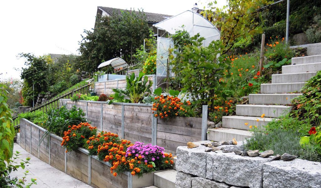 Hochbeete in Böschung - Hadorn Gartenbau