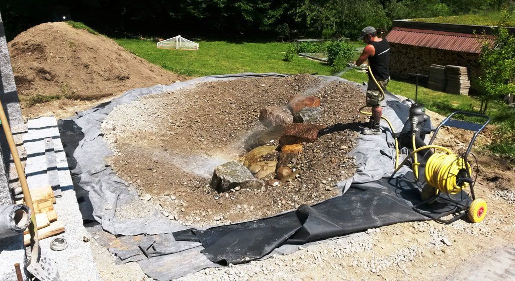 Kies in Teich einbauen - Hadorn Gartenbau