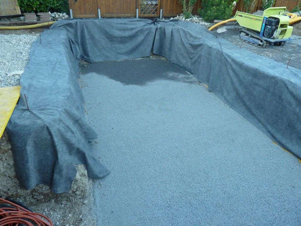 Kiesplanie für Fertigpool - Hadorn Gartenbau