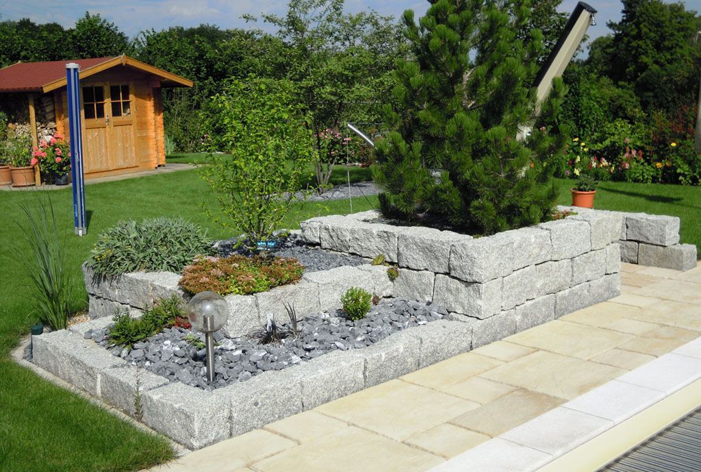 Kleinmauersteine spielerisch aufgebaut - Hadorn Gartenbau