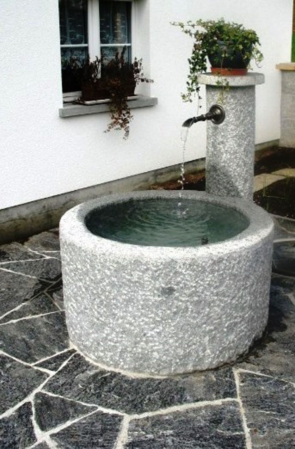 Natursteinbrunnen nach Kundenwunsch - Hadorn Gartenbau