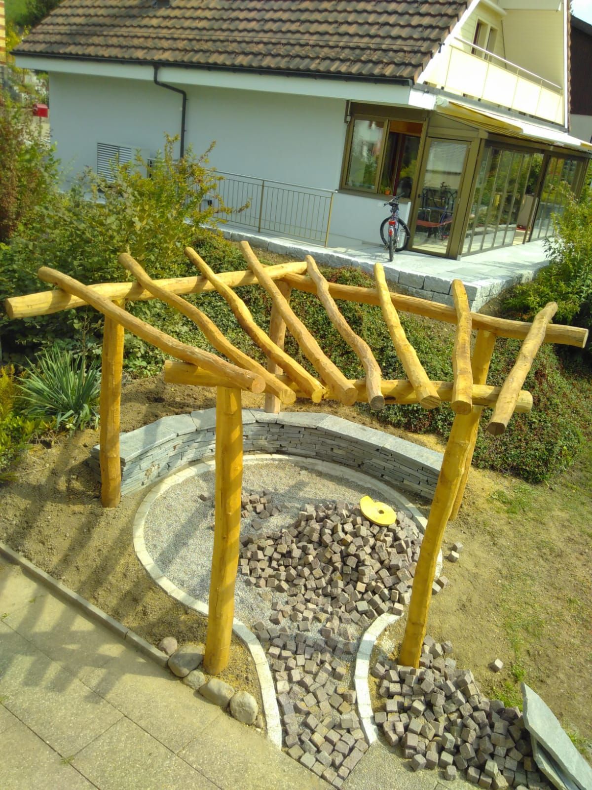 Pergola mit Sitzplatz - Hadorn Gartenbau
