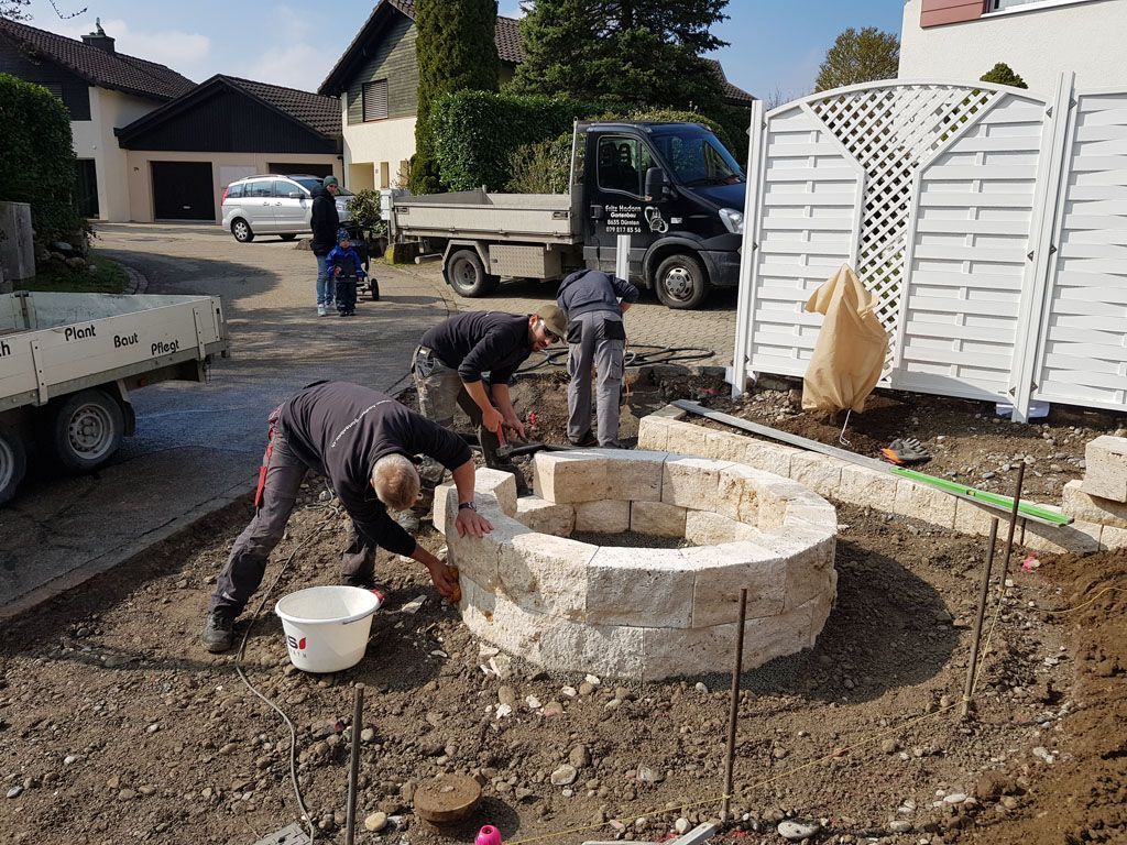 Natursteintisch - Hadorn Gartenbau