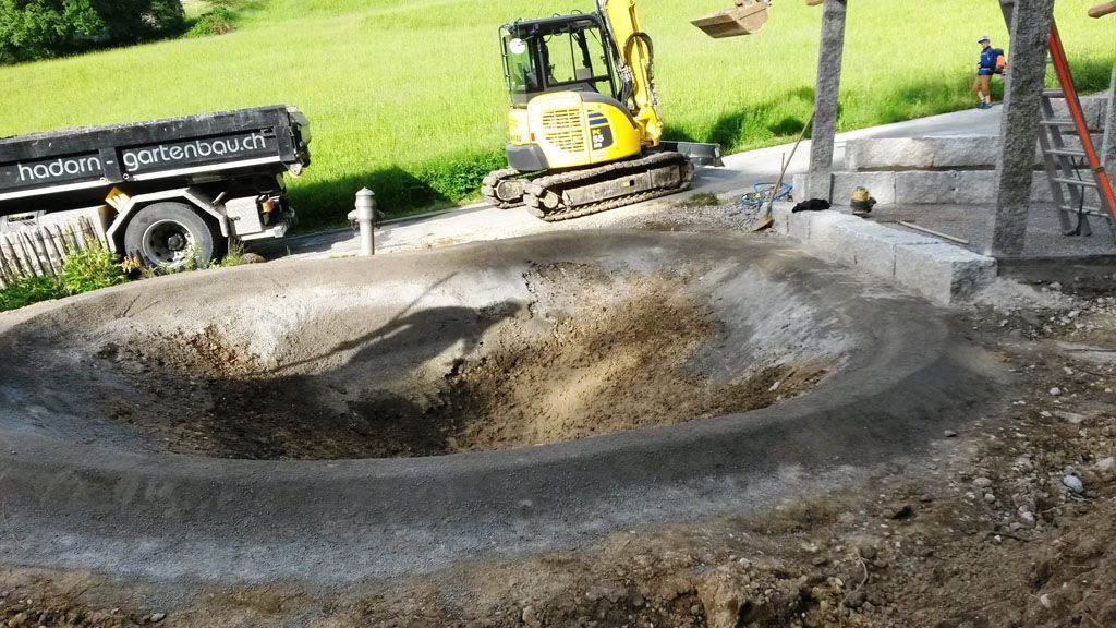 Teichrand vorbereitet - Hadorn Gartenbau