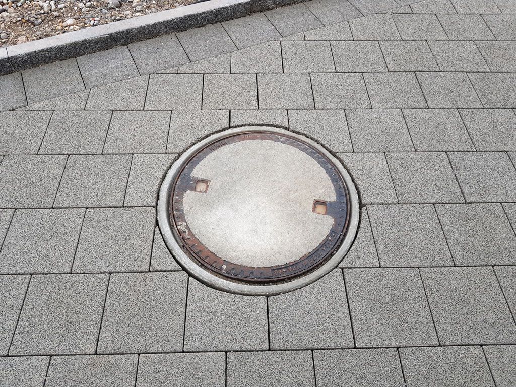 Schacht zugeschnitten - Hadorn Gartenbau