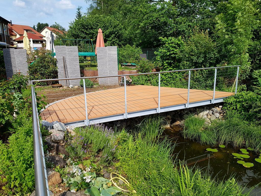 Sitzplatz am Wasser - Hadorn Gartenbau