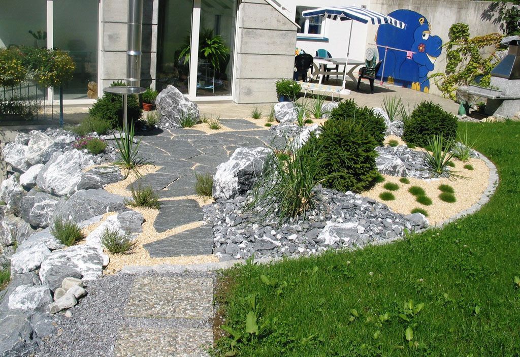 Sitzplatz im Steingarten - Hadorn Gartenbau