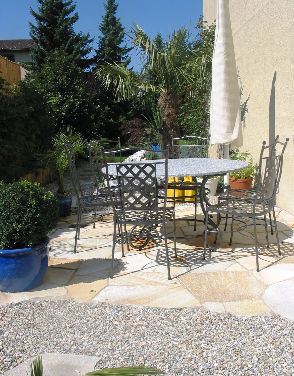 Gartensitzplatz mit Steingarten - Hadorn Gartenbau