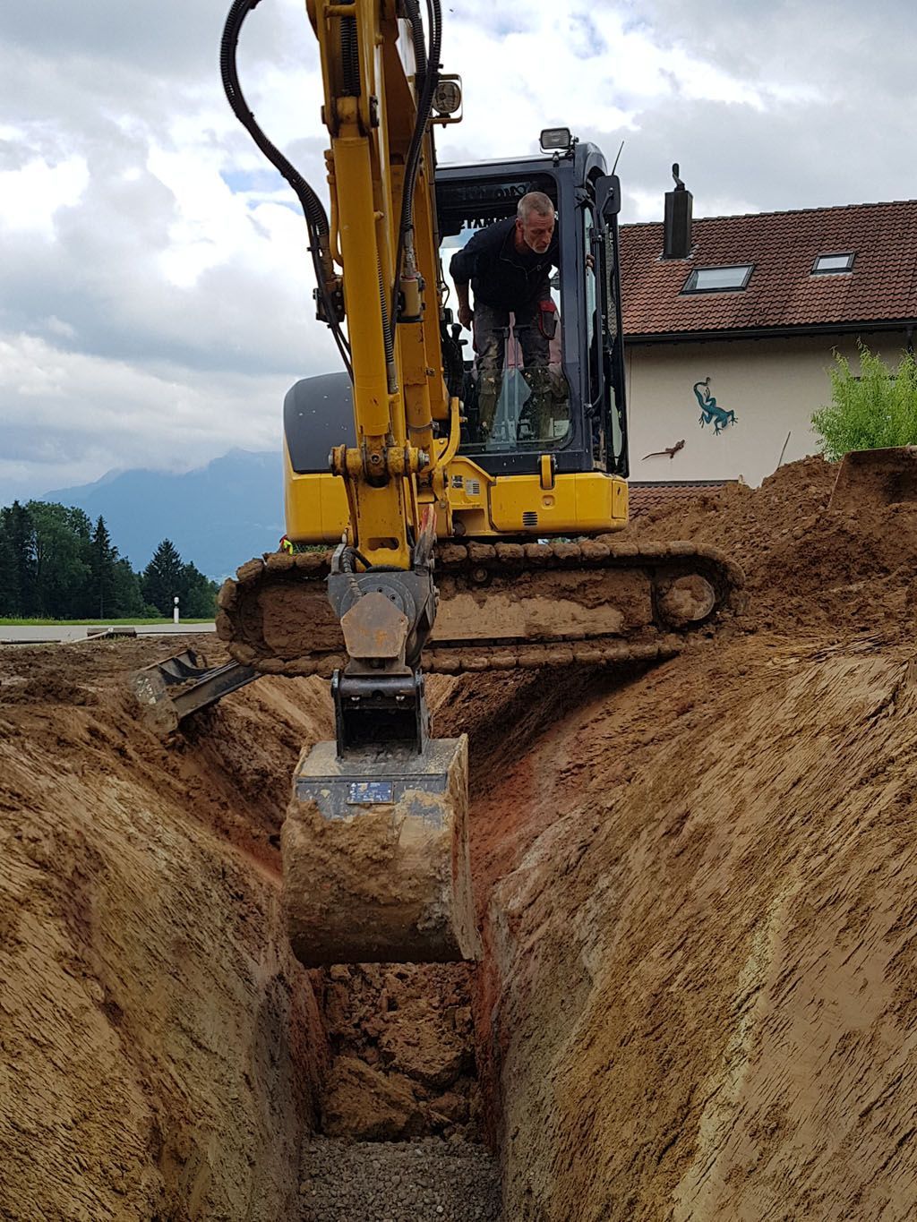 Grabarbeiten für div. Leitungen - Hadorn Gartenbau